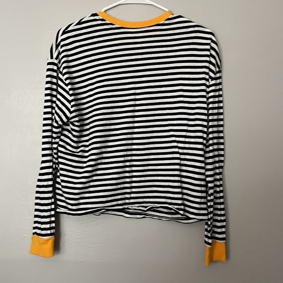 Divided H&M. Black & white cropped cotton shirt with mustard collar and sleeves. - Picture 2 of 6